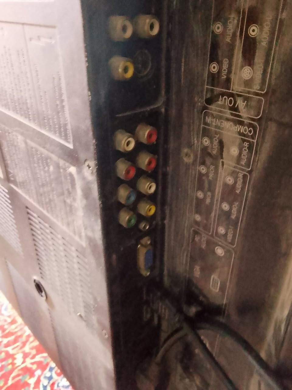 السلام عليكم بلازما نوع تيكماموديل قديم اصلي حجم 32 شغاله وع الفحص بيها منفذين اج دي مع ستلايت نوع سترونك  شغال وع الفحص في بداية التشغيل فقط بل ظهرخط ناعم ربع ساعه ويختفي مايبين بالصوره السعر اثنيناتهن 40 الف وبيهن مجال قليل بغداد مدينة الصدر  *********** واتساب موجود وماعندي توصيل
