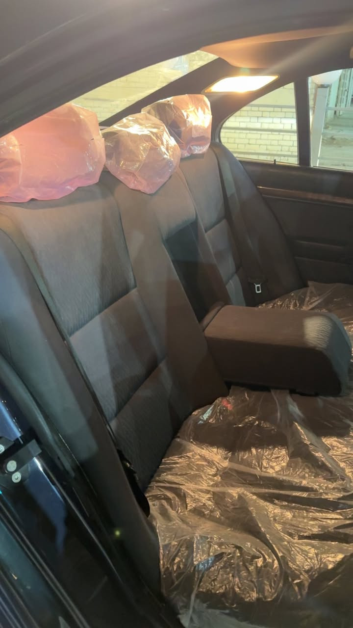 سلام عليكم bmw صقر
2002 دخول و تسجيل جديد 
رقم دهوك الجديد قطعتين صبغ فقط رش
مكفوله من ضربه 
مكينه 28 دبل فانوس 
سياره جداً نضيفه 
عليه اضفات من ويل +كت m
سعر 123 ورقه بيها مجال لشراي
عنوان بغداد شارع فلسطين
***********
