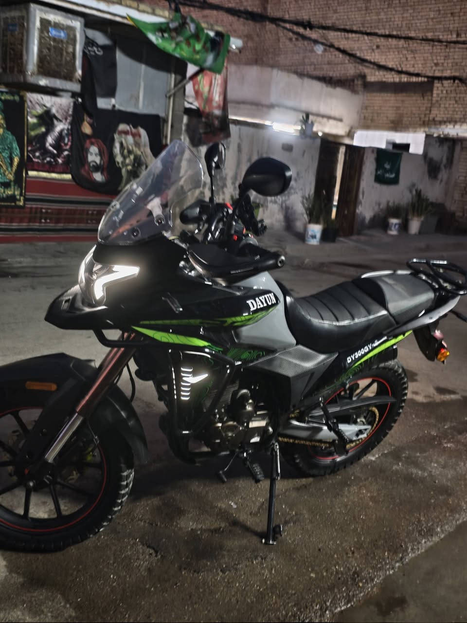 سلام عليكم ادفنجر 300 cc دراجه خير من الله بعدهة علئ وضع الوكاله موديل 2025 نازله ب 2026 ماشيه 11 الف  السعر 3100 وبيهة مجال شي قليل  مكاني بغداد مدينة الصدر للاستفسار ***********
