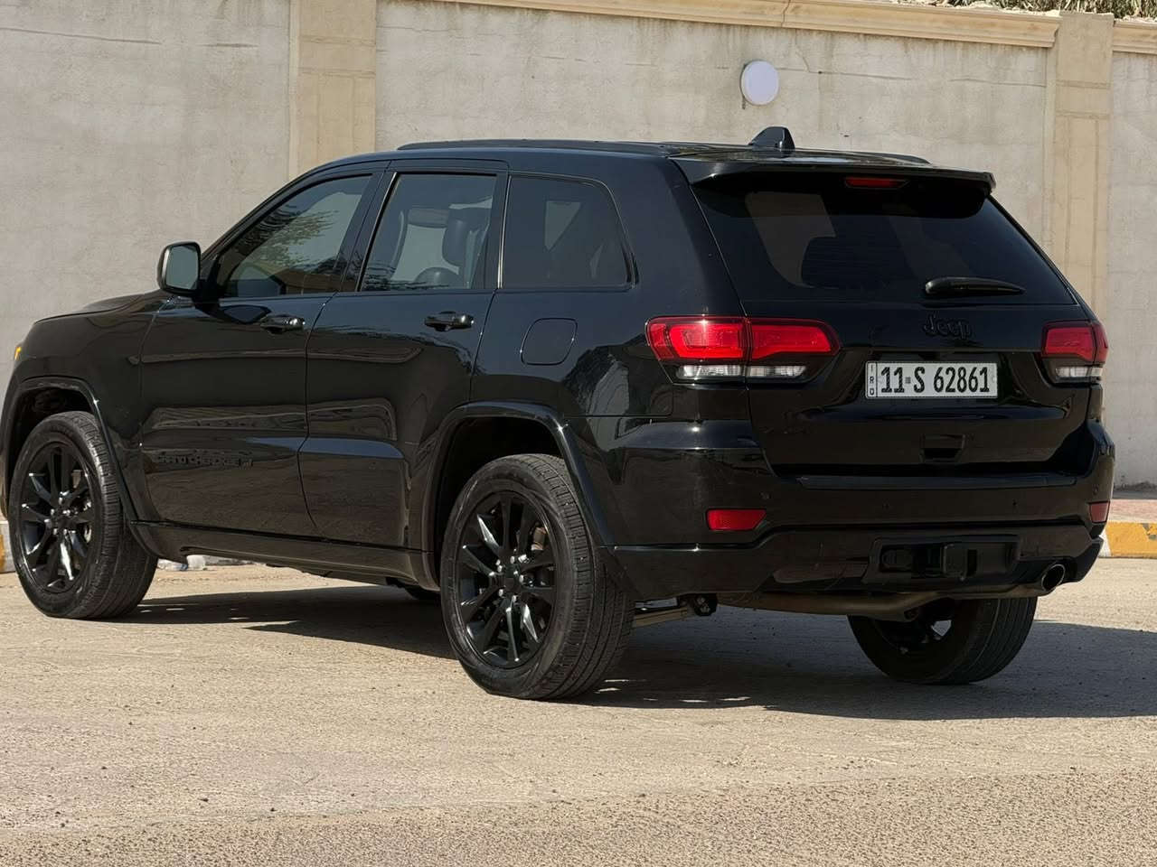 ‏‎جيب شيروكي بلاك توب 2022  امريكي
‏‎رقم بغداد بسمي تحويل مباشر صور الحادث مرفقه بدون ضرر بدون صبغ 
ماشيه 52 الف mi 
‏‎ ⁃ فتحة سقف / كشنات كهرباء  / رادار خلفي امامي  / رادار جانبي / النقطة العمياء  /حساسات امامية وخلفية-  /شاشة كبيره- /محرك 6 سلندر  /   /دفع رباعي 4*4 - كشنات  جلد / توقف ذاتي /

عنوان بغداد العطيفيه 📍📍

للتواصل : ***********
