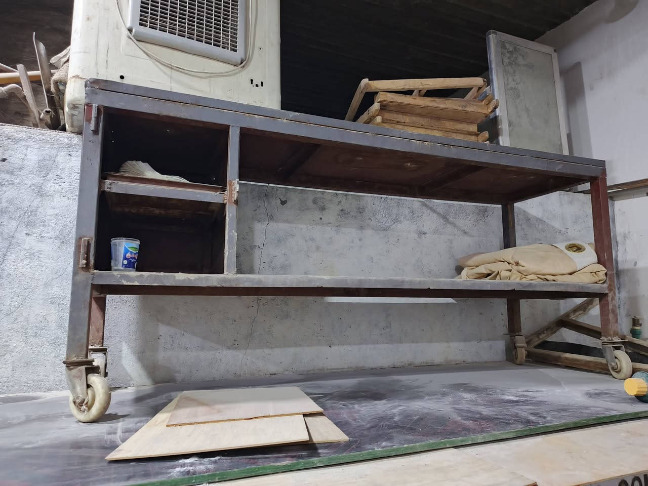 فرن جديد مامشتغل أبد مع خمارة مع طاوليات وكذلك بطل خمارة وكذلك ميز عدد ٢ 
العنوان/ناصريه سوق الشيوخ
للاتصال ع الرقم ***********
