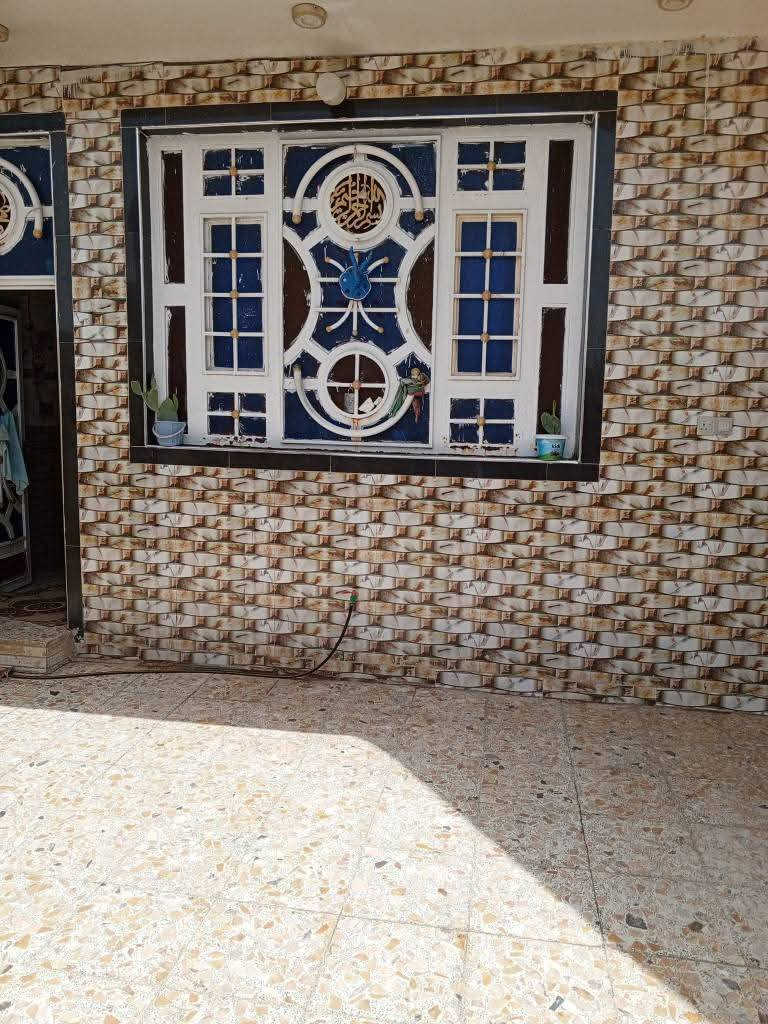 السلام عليكم دار للبيع مساحه 275 مطبخ استقبال حديقه
صحيات  خارجي و داخلي /كهرباء جاهزه مجاري خدمات جاهز /زراعي /كوت+المكان شارع الجوادين بيت/جاهز-
وهاذ رقم/+***********+*********** السعر اتصال
