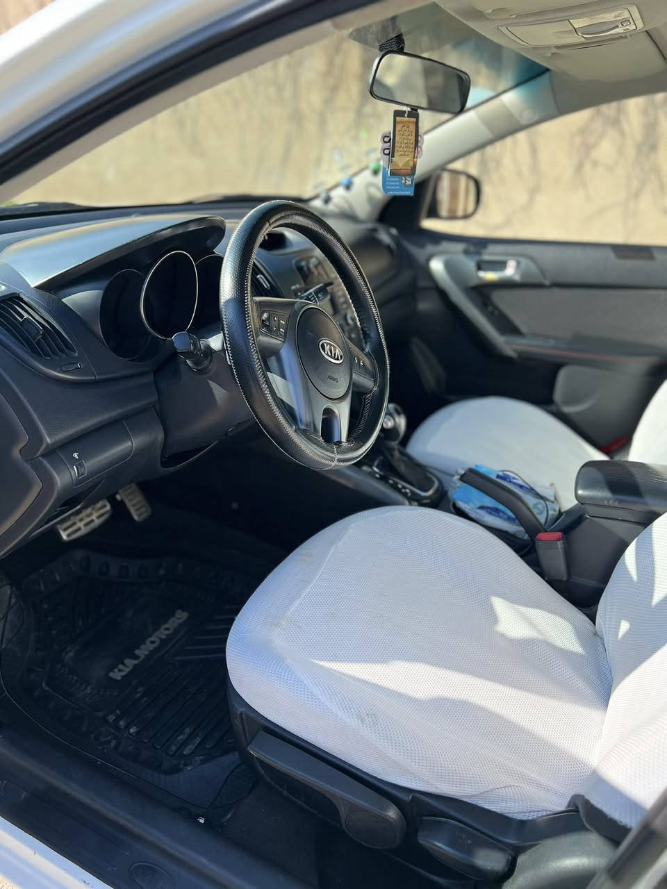 كيه سيراتو موديل 2012 شفتات فتحه تبريد لمس سياره نضيفه بيه ملاحضات السياره جديده مال جناي السياره باسمي يعني ماتتعب التحويل ثاني يوم السعر 115 وبيه مجال شي قليل الخاطر جيتك الرقم ***********ليث النمراوي
