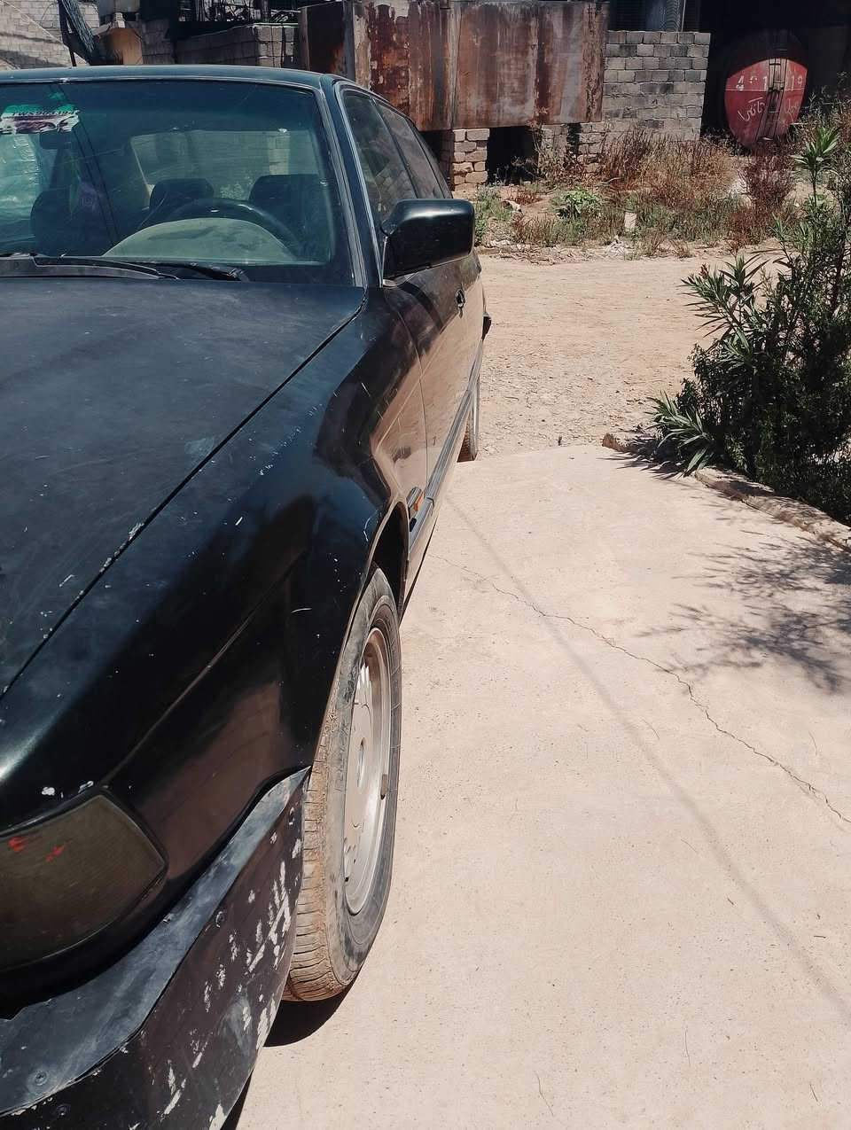 BMW موديل 88 حجم 735 مواصفات  كير ومحرك شرط لا صرف ولا نفخ تدفئة شغالة طخم تاير جديد طخم صدر جديد مصبوغة جمالية الرقم نينوى الشرعي موجود كابون بانزين موجود القديم السعر 30 وبيها مجال رقم الهاتف وال واتساب ***********
