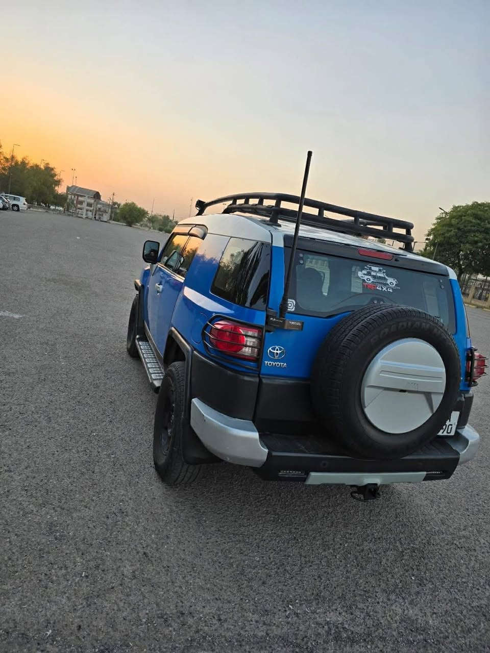 السلام عليكم للبيع او مراوس حسب القناعة
نيوتا لاندكروز FJ موديل 2007 ماشيه 197
امريكيه فول جاهز وعليها بجم رانج مع الاضافات السيارة جاهزه
بدون نقوصات
محرك مامفتوح السياره نظيفه
بيها صبغ باب الصندوكَ والباب الخلفي ونصف جاملغ خلفي يعني 3 قطع ونص بدون دواخل بدون ايرباك محرك 6 سلندر المرغوب ، رقم بغداد انكليزي
مكان السيارة بغداد الدورة
السعر 150 وبيها مجال
 ***********
