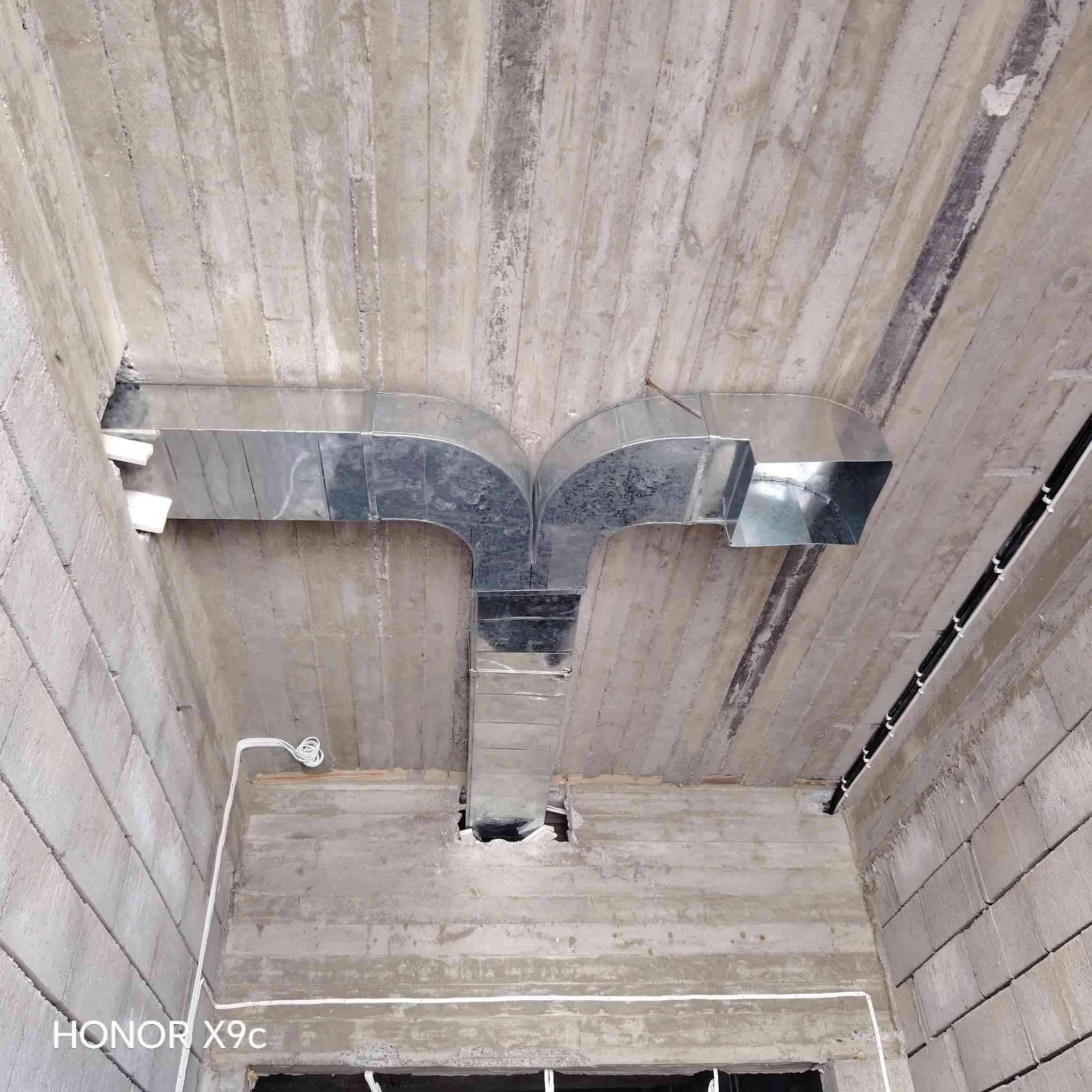 دكتات تبريد مركزي  مجاري هوائيه
شغل شرط هندسي وتوزيع الهواء بالتساوي وسليكون لمنع التسريب وتثبيت سيبورتات
#مهندسين #مقاولين #بناء #دكتات
***********
***********
