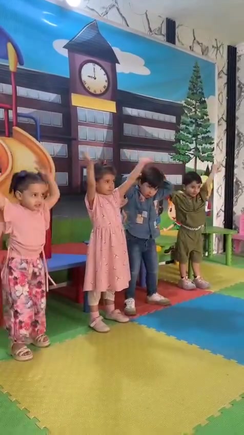 ✨ اعلان 
روضتنا بيت طفلك الثاني بمساحه واسعة 🏑🏑⚽️⚽️⚾️🏓🥍⛳️🎣🛝🪁
نستقبل الأطفال من عمر أربعين يوم الى عمر ست سنوات 
ونوفر لهم:
✅ رعاية شاملة مليئة بالحب والاهتمام
✅ أنشطة تعليمية مبسطة تنمي القدرات العقلية واللغوية للطفل 
✅ ألعاب هادفة لتطوير المهارات الحركية والاجتماعية ( العاب مونتسوري ) 

✅ بيئة آمنة وداعمة لنمو الطفل النفسي والجسدي  

💖 في حضانتنا، طفلك يكبر بالحب، ويتعلم بالمرح 💖♦️تعليم الطفل القراءة والكتابة والمهارات 
♦️كامرات مراقبة في جميع انحاء الروضة اون لاين 
♦️العاب فكرية حديثة والعاب تسلية 
♦️الروضة مجهزة بكافة وسائل الامان والسلامة (مطافأ للحرائق _حساسات )
♦️الروضة مجازة من قبل وزارة التربية والصحة 
تتكون من : 
غرف مكيفه ومجهزه بالأسره 
قاعه الألعاب 
قاعه الطعام 
قاعه الدروس الخاصه ب المناهج 
غرف الحضانة مع كادر مربيات مميز لهم خبره ب الأطفال 
الدوام طيلة ايام الأسبوع عدا الجمعة والسبت 
وطيلة ايام السنة 
ويوجد اشتراك يومي- _اسبوعي_-شهري
#طريق_طفلك_نحو_النجاح
حضانة تبارك الاهلية
#الكوت /#الكفاءات / نهاية الشارع مابين #مقهى الكوخ و#ثانوية الكفاءات مجاور الوكيلة صفية 
***********
#سوق_بنات_الكوت
@أبرز المعجبين
