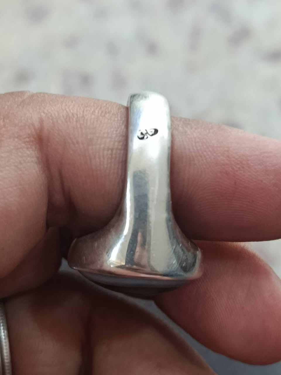 جزع بقري درجه اوله زيتي
صياغه مله صادق  
قياس 23 /24
السعر 250 الف  
***********
الامين الثانيه
