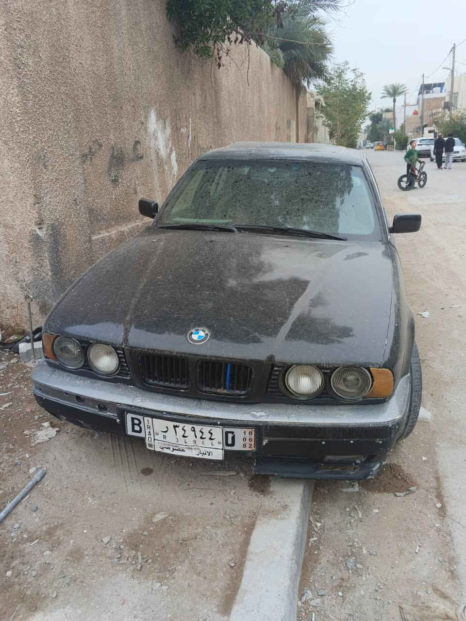 بي ام دبليو حجم 535 موديل 91 بجم عريض محرك وكير اوتو جدد سيارة رقم انبار ألماني شرط التحويل نواقصه/ دعاميه امامي خلفي  وصدر امامي خلفي وغرفه دوشمه الكشنات وصالنصه الهوائيه والوصطيه وكتفات الجام والسنتر لوك الي جوه كوشن الخلفي عاطل/ باتري جديد جامه اماميه وخلفيه جدد تم تخفيض السعر المطلوب ب 28 ورقة من الاخير وكلشي ذاكر ولتكلي شبيه مابيه بغداد الحريه تلفون ***********
