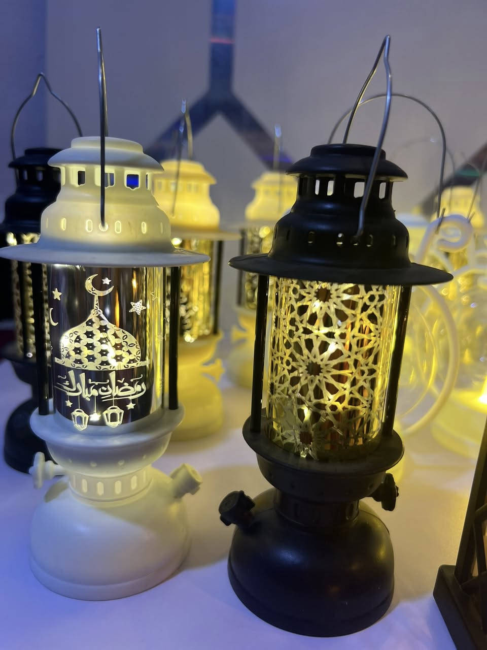 فوانيس ممكن تستخدموها ديكور او لاطفالكم يحملوها وقت الكركيعان موديلات تجنن ذات اضاءة عالية واحجام مناسبة سعر القطعه فقط الفين 
و3 قطع ب5
توصيل لجميع المحافظات 
@إشارة


**إذا كنت صاحب هذا الإعلان وتريد حذفه لأي سبب، رجاءا أرسل رسالة إلى الدعم الفني**