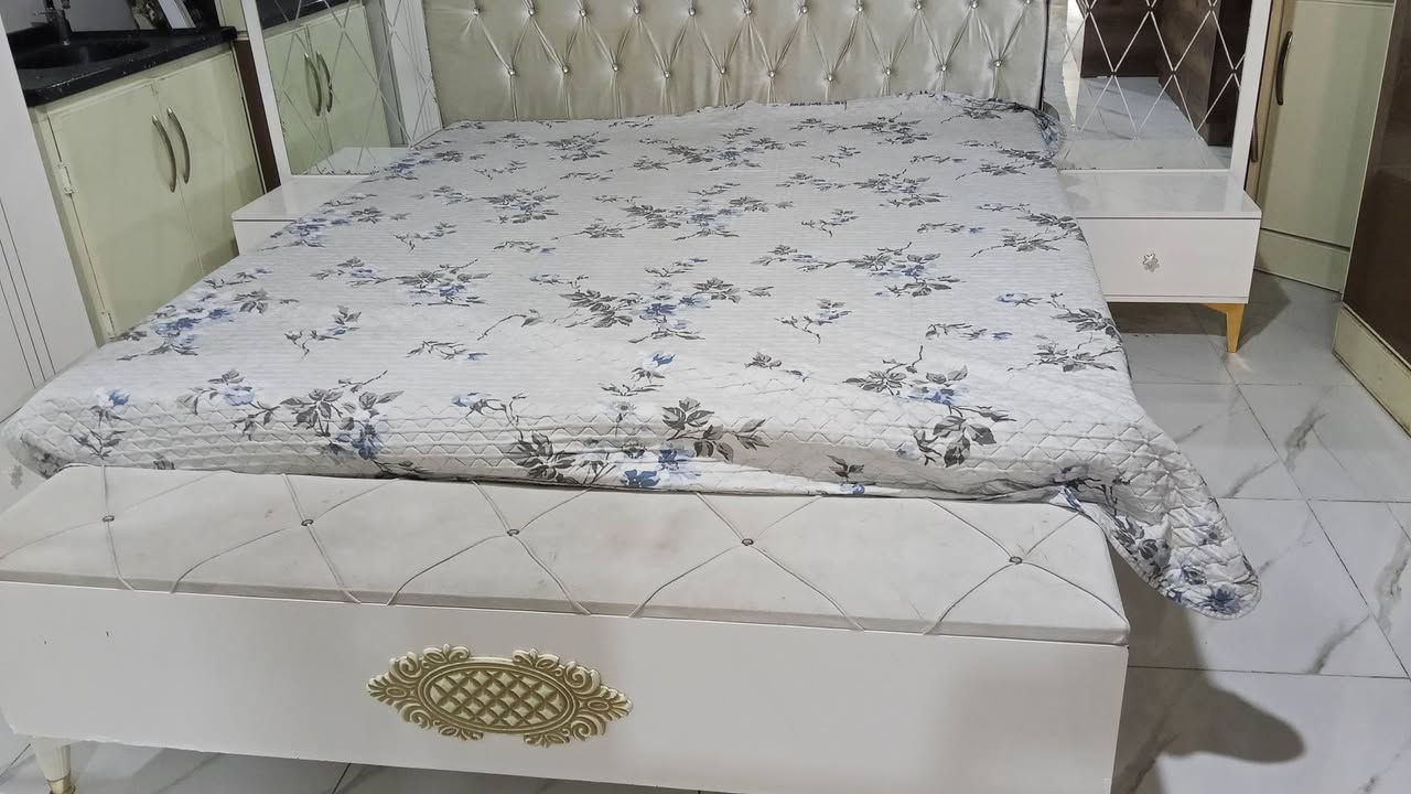 غرفة نوم ملكية سعر 550 الشراي يتصل واتساب ***********
