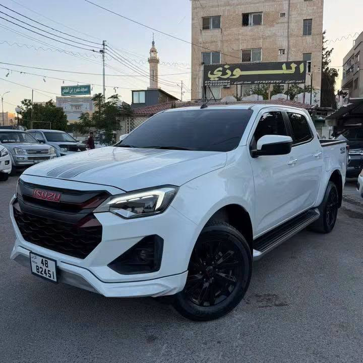 #معرض_اللوزي_لتجارة_السيارات
Isuzu D-Max 2025Gt  
ايسوزو ديماكس25 سعودي القصه الجديده 
#قابل_للبدل_على_سيارات
ماتور : 
3000 سي سي 
190 حصان
4 سلندر 
تيربو (انتركولر )
محرك ديزل   
الإضافات :
 / بصمة تشغيل و دخول / شاشة امامية
كاميرا خلفية / تحكم طارة / مثبت سرعة 
شاشة معلومات / ماوس للتحكم بنظام الفوريل
اضوية زينون مع Led / كشافات زينون / ركاية خلفية
مداخل USB للشحن / فتحات مكيف خلفية
مانع انزلاق / ساوند سيستم ٨ سماعات
جير اوتوماتيك ( تيبترونك ) / اضوية Led خلفية
مكيف تتش مع لوحة الكترونية / راديو مع Dvd 
بلوتوث / ايرباج / امكانية ضبط الاضاءة الامامية 
تشغيل عن بعد / حساسات خلفية 
نظام التحكم عند النزول على المنحذرات / Autolights/ جنط 18 انش / مري طوي كهرباء/ مرشات جانبية/ نظام مانع سرقة / حساس ضغط الاطارات 
نــســعــد بــزيــارتــكــم فــي فــرعــنــا :😉
#معــرض_اللـوزي_لتجـارة_السيـــارات 
الزرقــااء  - شــارع المصفـاه - أشــارة الفـلاتــر 🛤️🚦
لا تــتــرددوا بــالــتــواصــل مــعــنــا :😉
0780981755


**إذا كنت صاحب هذا الإعلان وتريد حذفه لأي سبب، رجاءا أرسل رسالة إلى الدعم الفني**