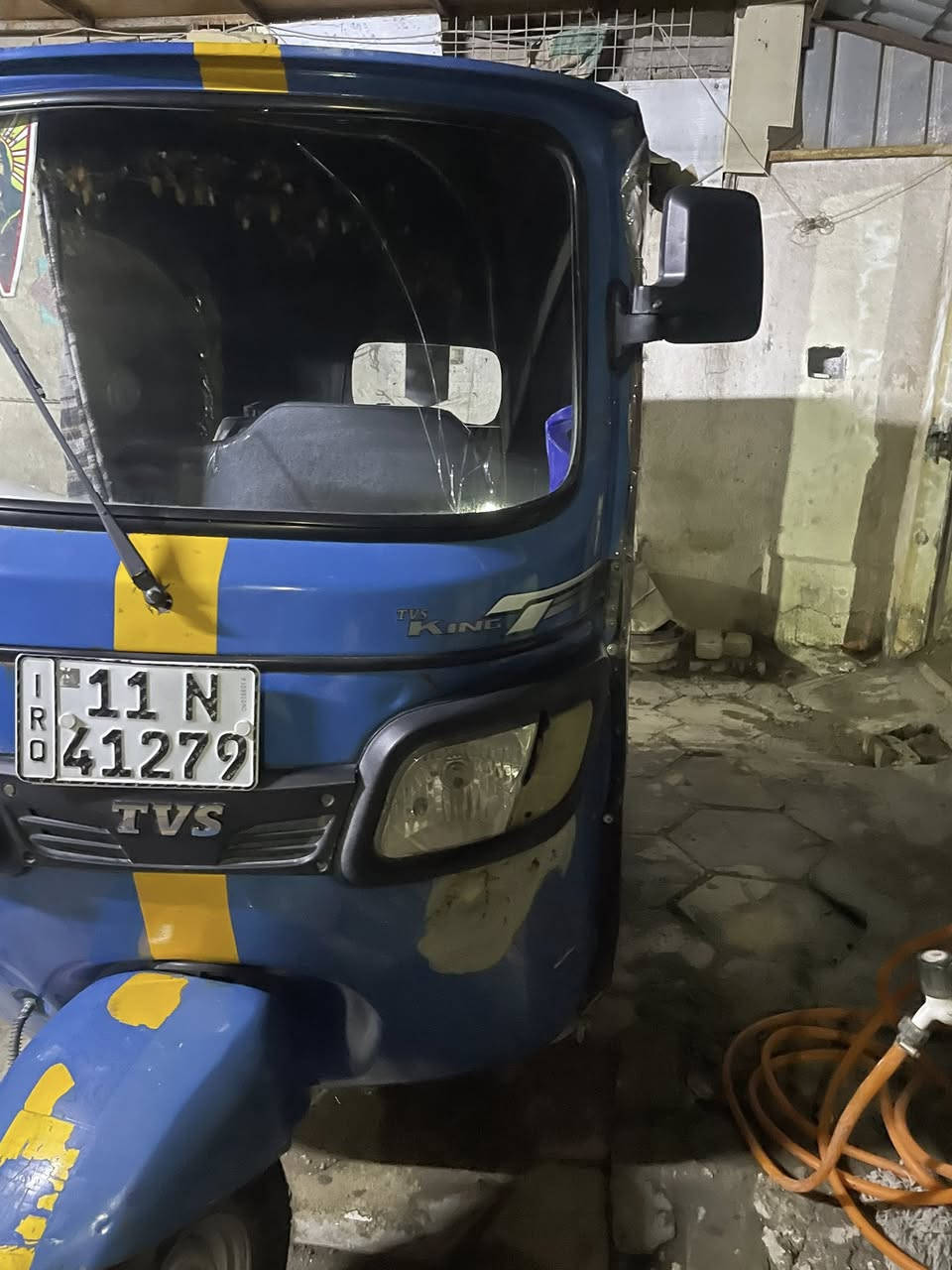 سلام عليكم عندي تيفي اس مديل 2022ام البيبان التكتك بيها ضربه بلغد مثل ما موضحه بل صوره التكتك محرك وكير واكسل كفاله رقم بغداد بسمي السعر 6،500 وبيه مجال مكان بغداد  ***********
