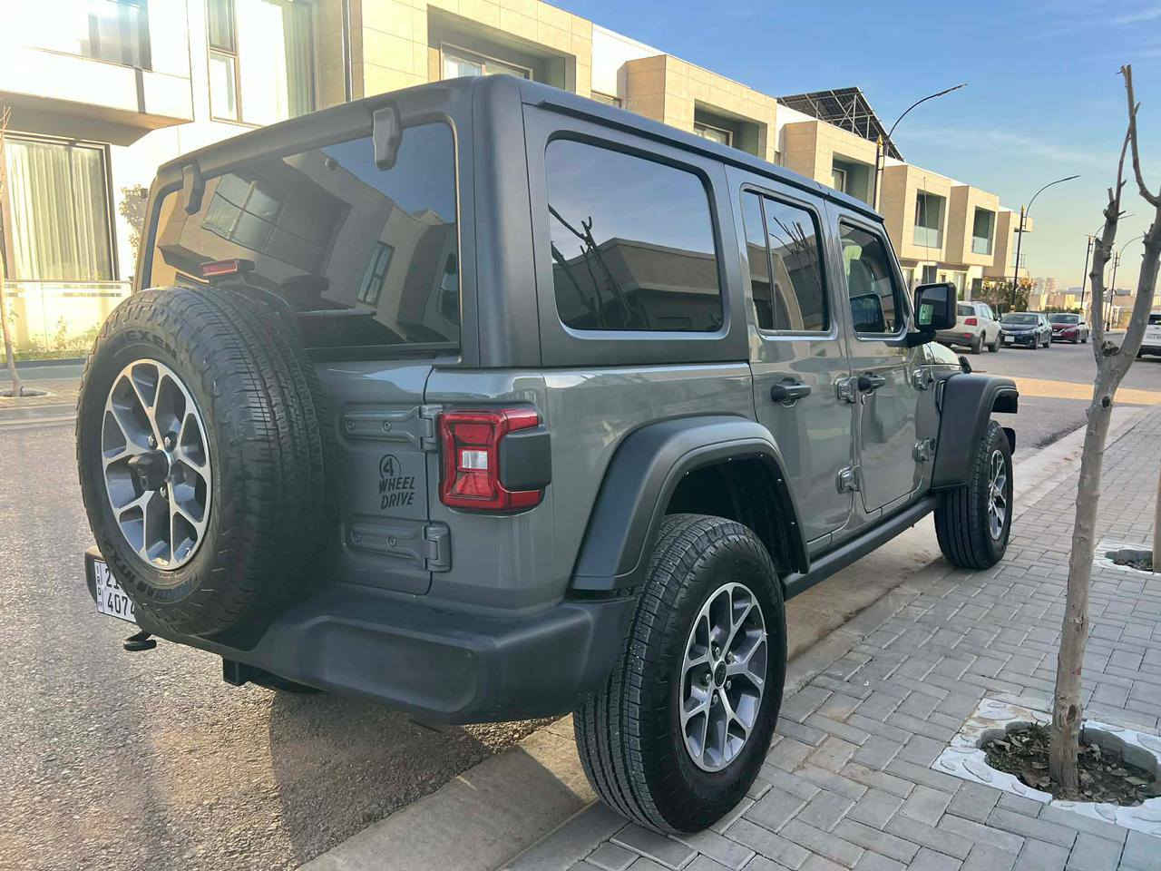 جێب ڕەنگلەر 2023  شەش بستۆن v6 
ڕەنگی چیمەنتۆی ٣٠ هەزار ڕۆشتووە 
بێ بۆیاخ بێ سارد بێ شوخت
سەیارەکە لۆکە ماشەڵا  
تەنها بۆنیدی گۆڕاوە بە ڕۆبیکۆن بیلادی  
بەسمە.شاشە.کامێرا.سوکان ڤۆلیۆم
بیلاد ناو زەرد - تاقم تایەی تازەیە 
ە‎دەبڵ ئەکسل 4x4 تراکشن 

سعر : لە کۆمێنت داوای بکە ڕاستەوخۆ بۆت دێت 🤖 

گێڕومەکینەو کارەبای و ئەکسل هەمموی بەشەرت 
سەنەوی و هەزەی تازەیە تا ٢٠٣٠ بە ناوی خۆمانەوەیە 
کتابی جام ڕەشی٪٨٠  مروری لەگەڵە  

ژمارەی خاوەنەکەی 
***********
