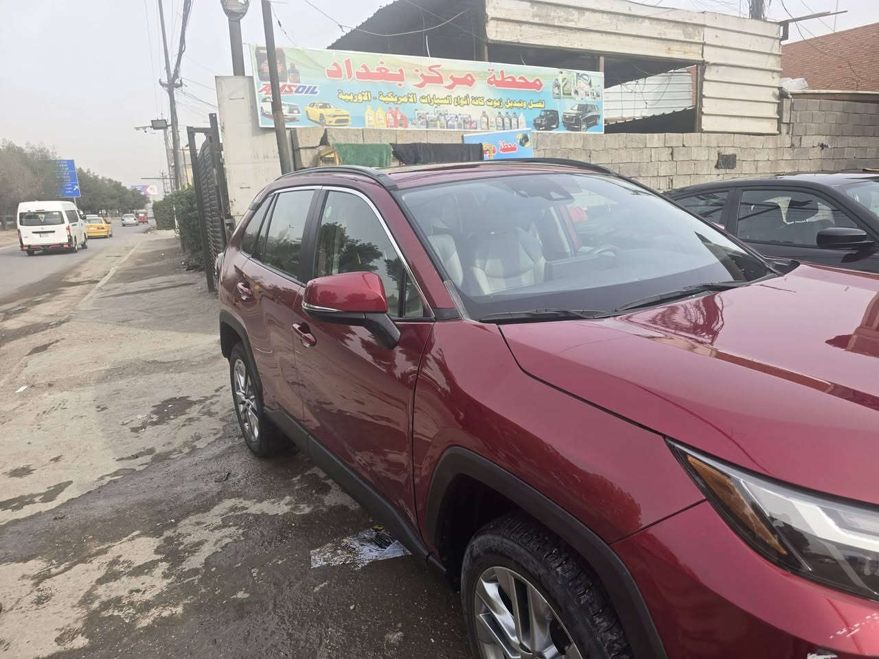 راف فور ٢٠٢٣ xle بريم فول مواصفات ماشيه٦٢ الف ميل بيها تبديل باب خلفي السايق اصلي تفصيخ والبنيد صبغ ايرباك الدركه والبرده  والجاملغ الأيمن صبغ شبر داخل جلد ابيض بصمه فتحه جنطه كهرباء شاشه كبيره بدون ارقام بسمي عارضها 180 وبيها مجال بدون ارقام  مكان السياره بغداد البلديات الاتصال ***********
