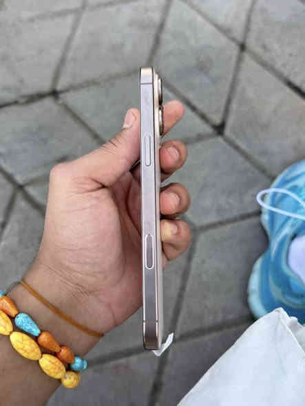 السلام عليكم عندي آيفون 16 برو ماكس ماستر 
بطارية 100 ذاكرتة 256 نضافة 100/100 شخط 
واحد ما بي محلقات كاملة الهاتف *********** 
السعر مليون 475 قفل مكاني بغداد
