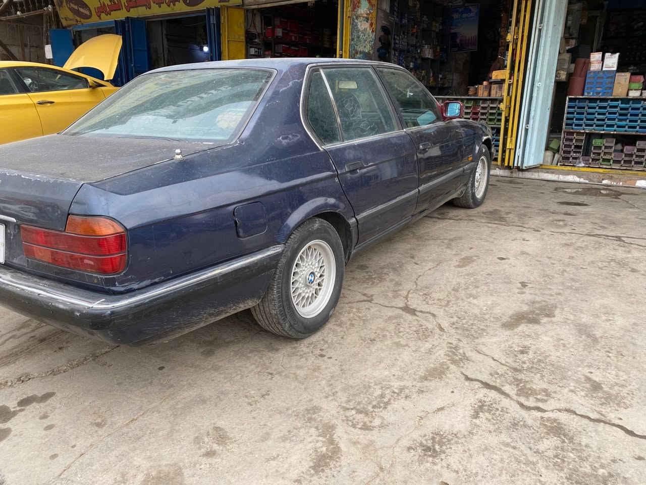 السلام عليكم
بي ام  موديل 91 مكينه كير خير من الله
حداديه صدر جديدت تبريد شغال
الرقم دولي القادسيه بسمي مكان السياره بغداد
مكفوله من اي حادث داخلي باب اليمن امبدل
العنوان الشعب بغداد.   السعر٥٨  / ***********
