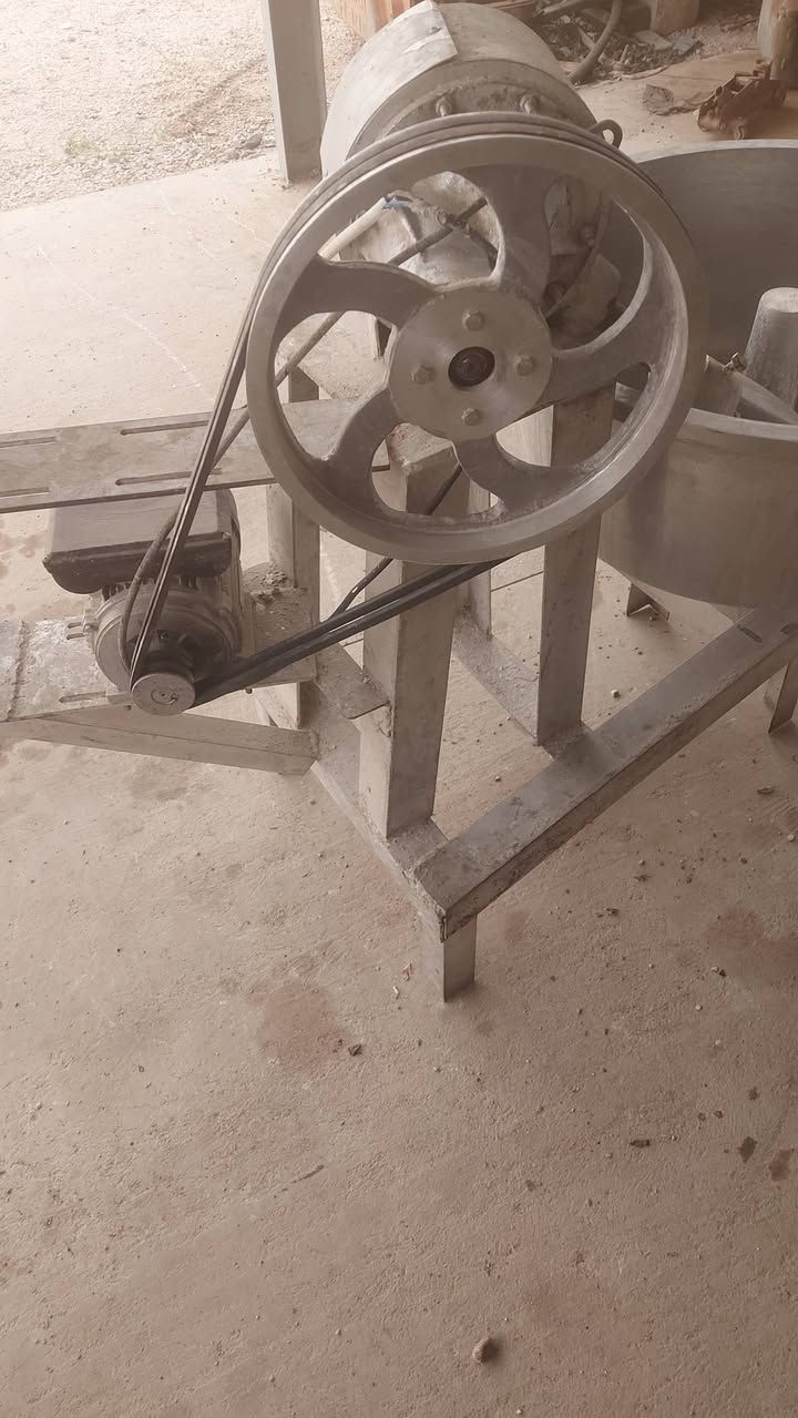 سلام عليكم
للبيع عجانه ام الكيس يعني 50 كيلو 
ماطو سنكل فيز نحاس 
جدر فافون ثقيل 
مكانها راوه 
للاستفسار ***********
