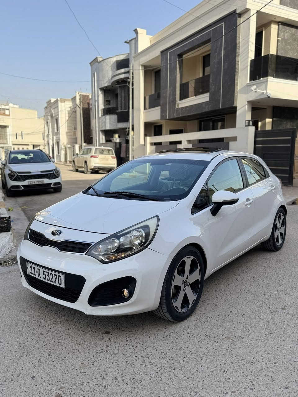 سلام عليكم /***********
كيا ريو 2015 خليجي فول موصفات رقم بغداد الجديد
سيارة جاهزة من كلشي كير او مكينة او صدر تبريد ثلج 
فول موصفات 
بصمة تشغيل او بصمة ابواب 
شاشة او كامره دوارة 
حساس امامي او خلفي 
مري شفط اشاير بل مري 
بعد بية هواي موصفات حلوه سيارة بية صبغ باب الصدر فقط اثر شخط الباقي مكفولة من صبغ 
مكان سيارة بغداد الدورة 
السعر 97 بية مجال 
***********

