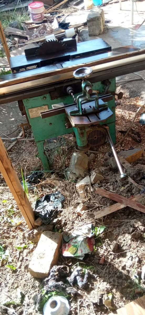 ماكنه نجاره للبيع اربع عمليات سنكل فيز صيني باب اول السعر 650 وبيه مجال للشراي***********
