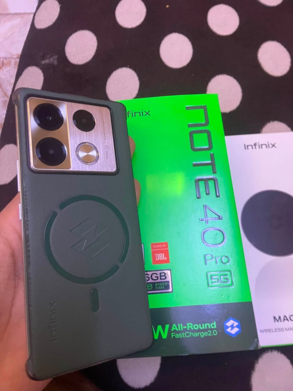 للبيع
Infinix Note 40 Pro 5G

الجهاز استعمال خفيف جداً ونظيف، بحالة ممتازة وما بي أي مشاكل، كلشي بي شغال 100%.

المواصفات:

* معالج Dimensity 7020
* ذاكرة 256GB
* رام 8GB + 5GB توسعة
* شاشة AMOLED بدقة FHD+ ومعدل تحديث 120Hz
* كاميرا رئيسية 108MP
* كاميرا أمامية 32MP
* بطارية 5000mAh
* شحن سريع 70W
* سماعات JBL
* يدعم الشحن اللاسلكي المغناطيسي (MagPad)

المرفقات:

* الكارتون الأصلي
* جميع الملحقات الأصلية
* MagPad للشحن المغناطيسي
* كفر حماية

الجهاز استعمال شخصي لفترة قصيرة جداً، والبيع لغرض التبديل أو الحاجة.

للاستفسار:
***********
