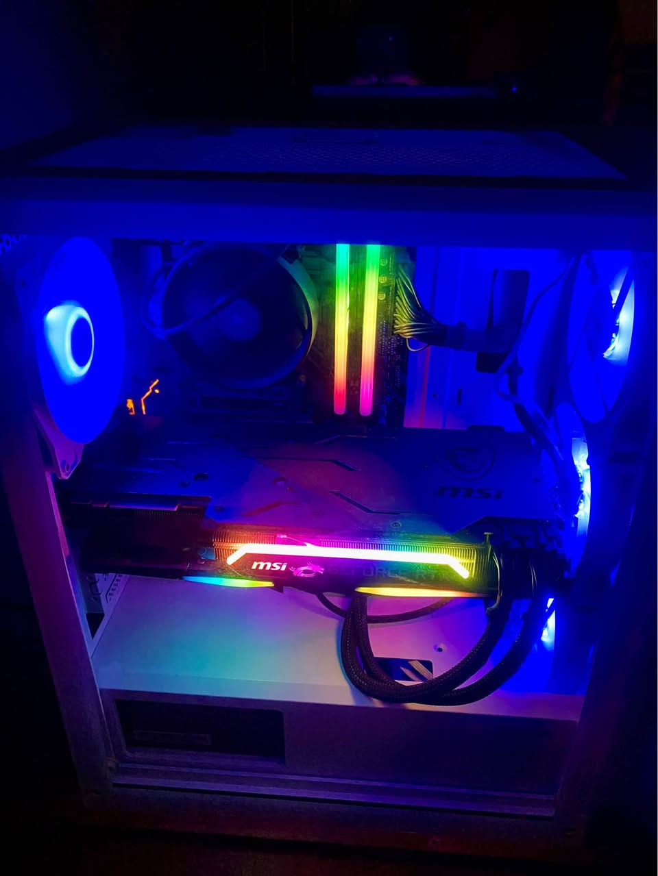 جهاز نظيف و مواصفات قوية ما ناقصه اي شي مواصفات 

CPU R5 5600
GPU MS GEFORCE RTX 2070 SUPER
RAM 32 3600MHZ
HARD LAXAR 1T M.2
MATHERBORD B450m ds3h
POWER Be quiet 500w gold 80
Case sama 205a

وكيبل LAN انترنت جديد 
900 الف دينار شامل التوصيل لكل المحافظات الفلوجة, الأنبار


**إذا كنت صاحب هذا الإعلان وتريد حذفه لأي سبب، رجاءا أرسل رسالة إلى الدعم الفني**