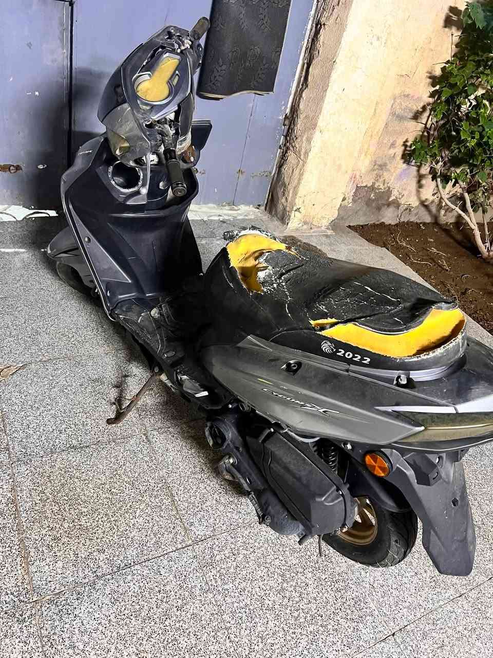 للبيع 
متروكه صار فتره 
شغاله مابيه شي بس خيط تبخير 
يحتاجله ترتيبات


**إذا كنت صاحب هذا الإعلان وتريد حذفه لأي سبب، رجاءا أرسل رسالة إلى الدعم الفني**