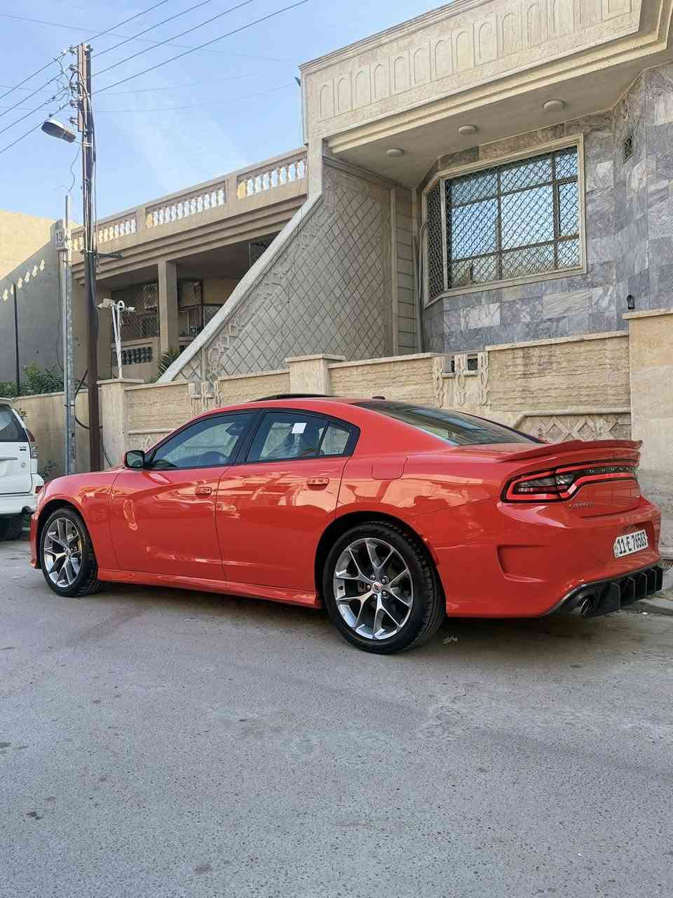 السلام عليكم
جارجر ٢٠٢١ (خليجي )
فول موصفات gt 
بيه صبغ شويه بلباب اثر شخط 
مكينه ٣٦٠٠ تو ويل
فتحه 
شاشه كبيره 
كشنات تدفئه كهرباء 
رقم بغداد باسمي 
مكاني السيديه
السعر ٢٨٣
***********
