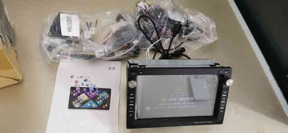 شاشه سيم كارت اتصال وانترنت وخرائط وياها اجهزه تربط بيها ماعرفها ومايك خارجي وداخلي وبرامج اندرويد كامله لمس سريع
ترهم على اغلب السيارات هونداي وكيا مثل سوناتا وتوسان وسبورتاج وسورينتو  إلنترا سايبا طيبا سمند
بيها كارت اذا كانت سيارتك فول موصفات تحكم ستيرن كاميرا خلفيه 
السعر 60 الف للشاشه الواحده مع التوصيل موجود فيس واتساب

***********
