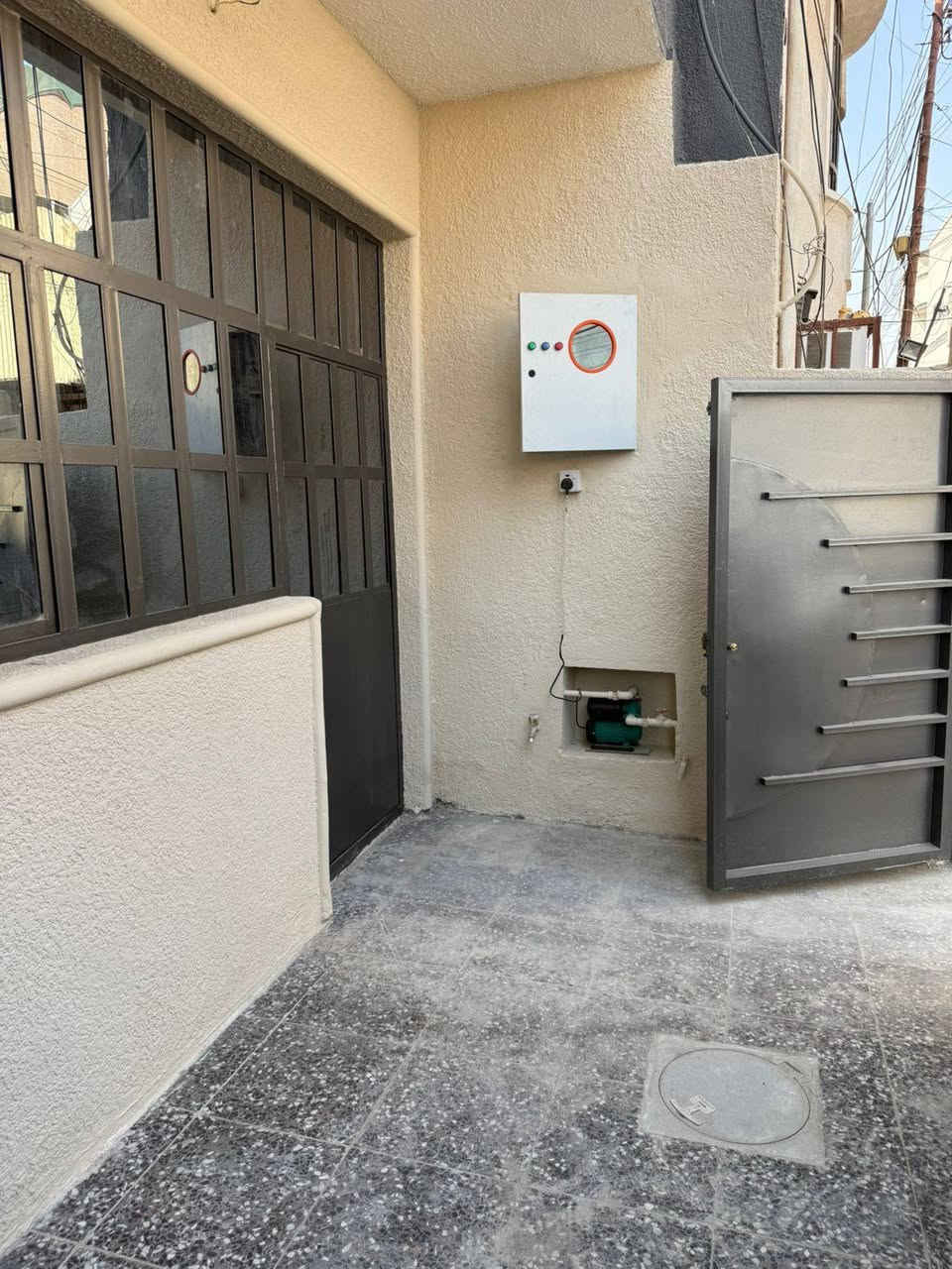 دار زراعي سند٢٥ للبيع ١٠٨متر جبهه ٩م ونص طرمه وصاله ومطبخ غرفة نوم الاول ٣غرف نوم وخدمات قرب جامع الحجيه مقابل شرطة صليخ السعر ٢٧٠مليون للمزيد*********** مكتب أكد للعقار ابو عمر الحياني
