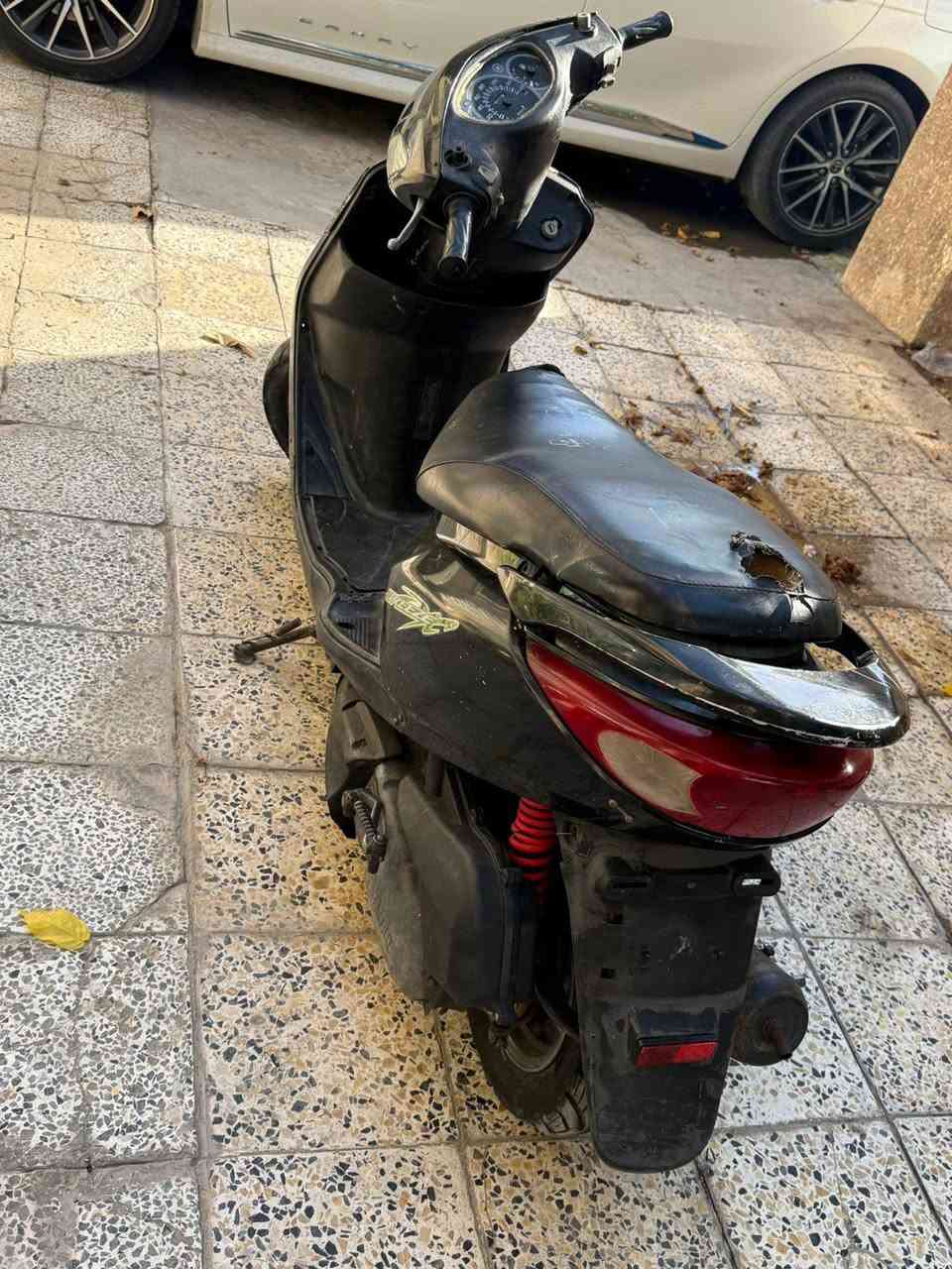 سلام عليكم دراجه بريز كابريتر بلاديه للبيع جاي اروح للدوام وطفت السعر 275بغداد شارع فلسطين ***********

