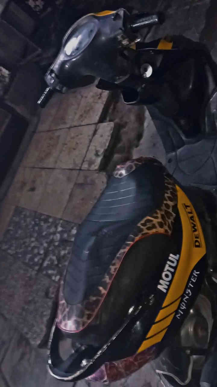 سلام وعليكم عندي دراجه ماكس قجمه
السعر 250 رقمي ***********
