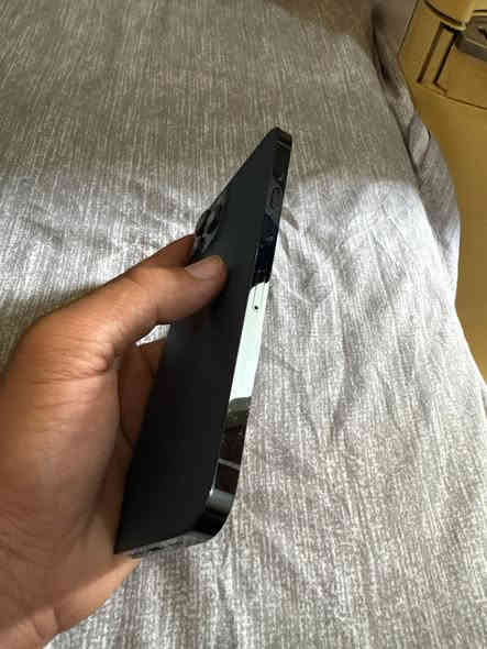 ايفون 12 برو ماكس للبيع شاشه بيها خطوط بس شغاله 100‎%‎ بطارية 76 مامفتوح الجهاز  ذاكرة 256
سعر 350 الف قفل مكاني بغداد الدورة 
***********
