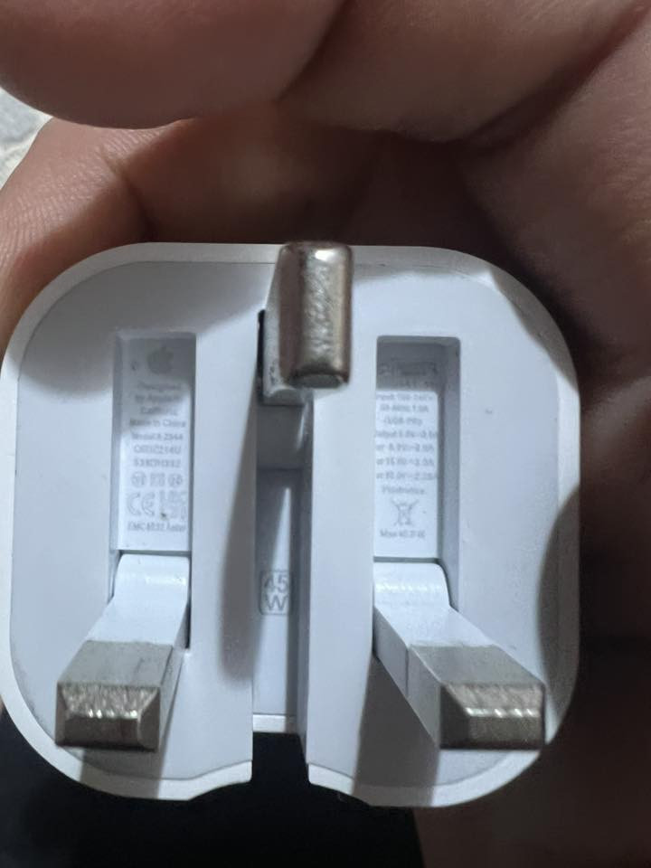 السلام عليكم شاحنه مال آيفون للبيع اصليه كلشي ما بيها سعر 30
***********
