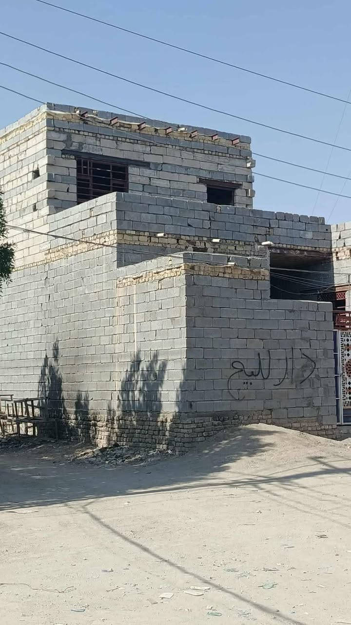 سلام عليكم  بيت هيكل للبيع ركن
مساحة 100
الموقع العكر الغربي ***********
