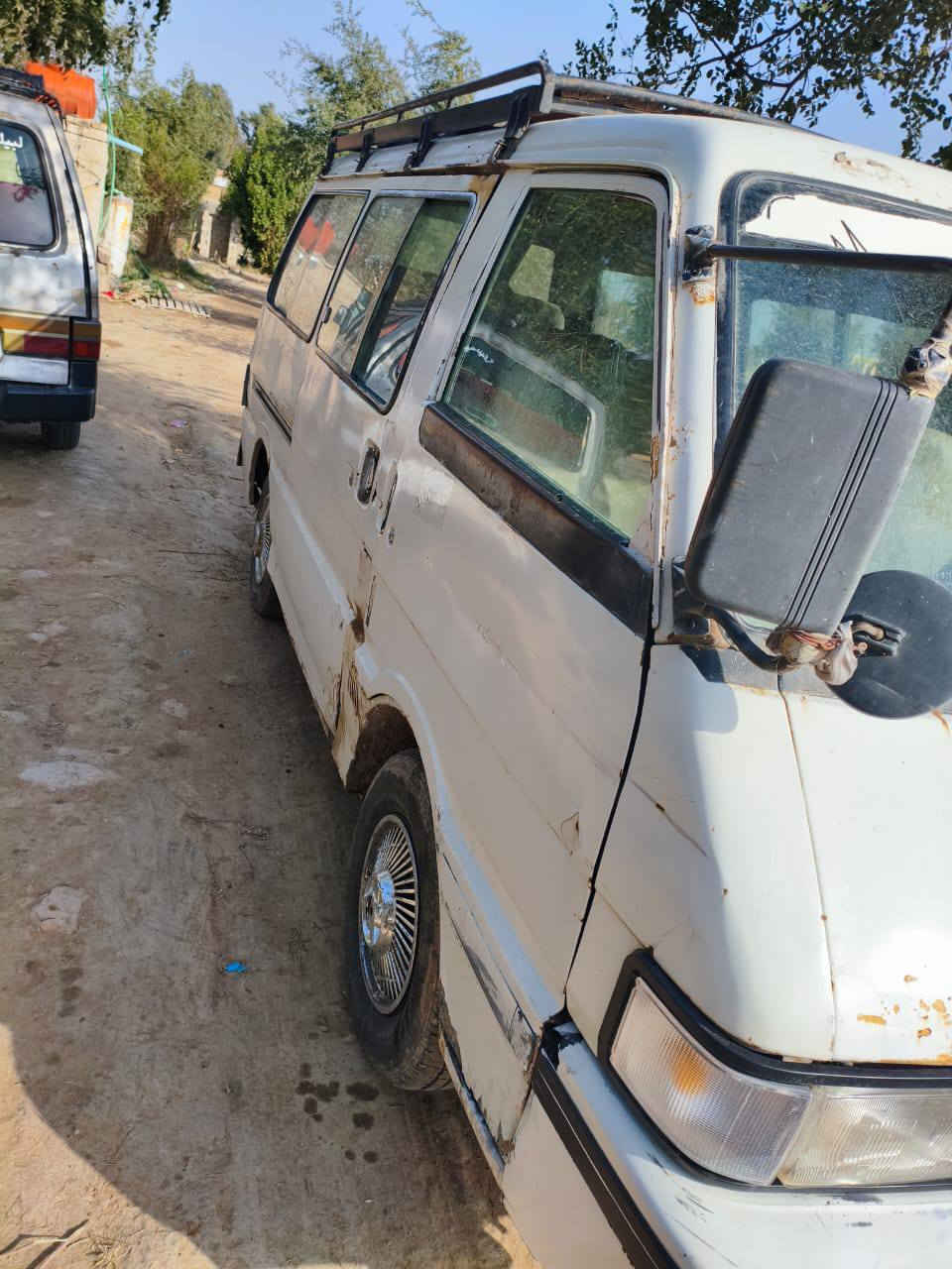 سلام عليكم سياره بسته مديل93كير ومكينه واكسن خير من الله تخم تاير نضيف كهربائيات كله شغاله سعر 22وبيه مجال مكان ديوانيه الستفسار اتصل***********
