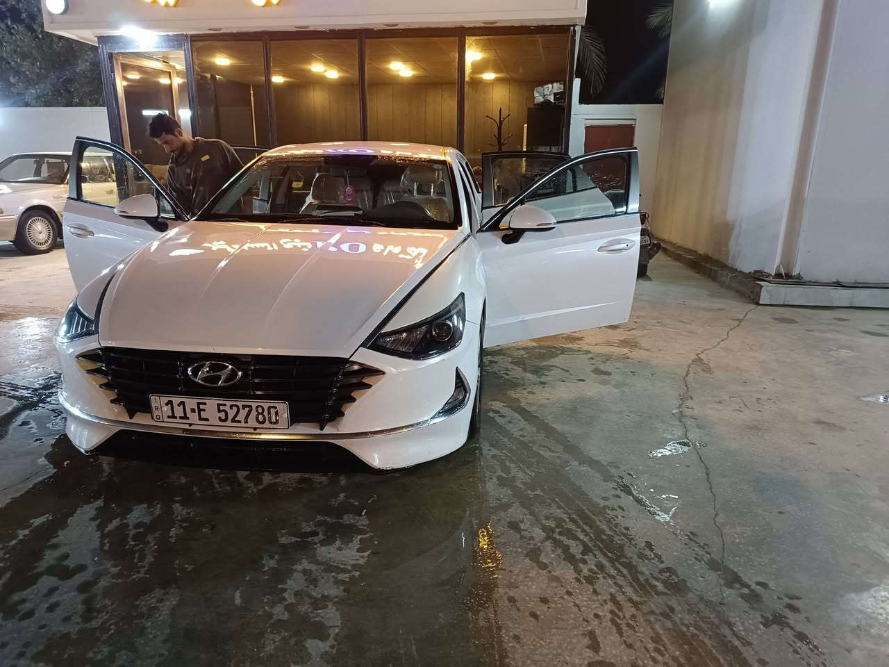 سلام عليكم
سوناتا خليجي2021 رقم بغداد باسمي مداور 
السياره محرك 2500دوش 
كاميره وشاشه وحساسات وتحكمات 
كشاف ضباب 

سياره نضيفه وجديده ومال جناي 
اتصل ***********
