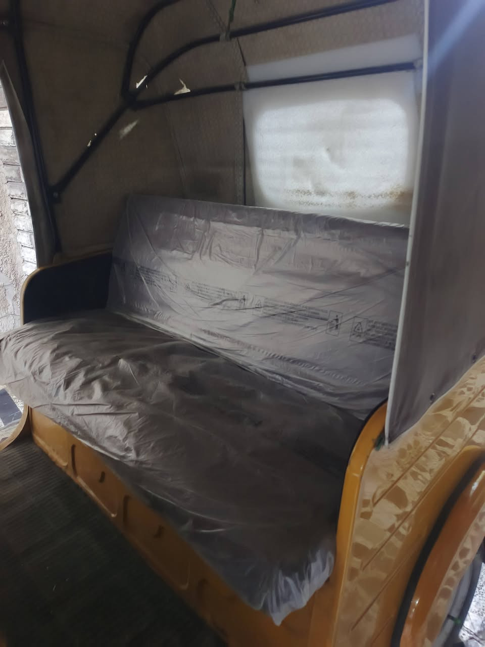 سلام عليكم تكتك2020 شهر 11 نظيفه ومرقمه وجاهزه سنويه مالته رقم انكليزي بس تروح تبدل الوحات بـأسمي تكتك دوسات معمره وتكتك مجفته شوفة عينك تكتك نصبته حلوه ومابيه ضربه... مستعجل ع بيعته عندي بناء رايده ب6800 مكاني بغداد الكماليه رقم الهاتف ***********
