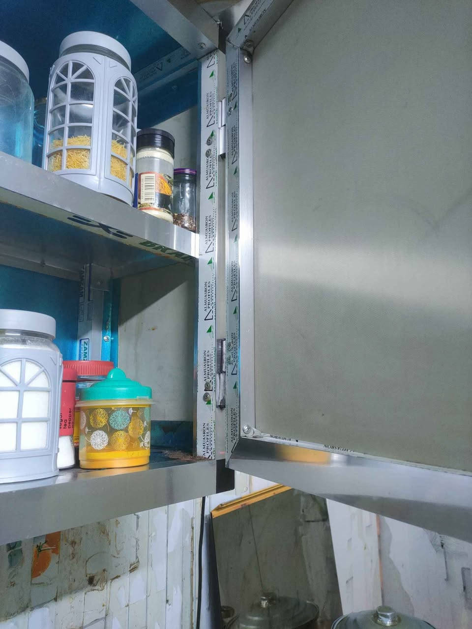 كاونتر للبيع جديد وكلشي مابي بس نقص سجه مال مجر فقط. السعر 200 وبي مجال 
رقمي *********** بغداد, العراق
