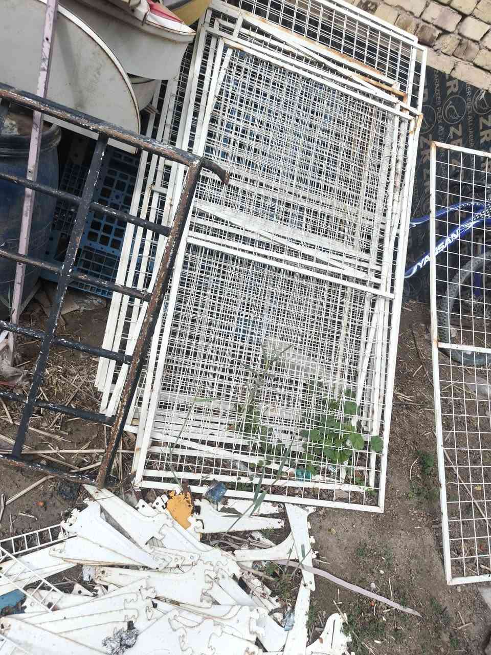 السلام عليكم رفوف وسطيه سفينه متر ومتر وربع +سكيبات بلاستك *********** حي الفداء
