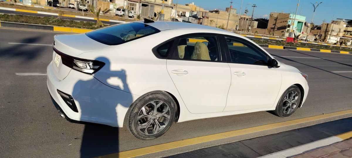 كيا فورتي موديل 19محرك 2000 دوش 
مكاني كربلاء 
تبريد ثلج 

تحكم ستيرن جهتين 

مانع انزلاق 

تحديد مسار 

ثلاث انظمة قياده عادي وسبورت وسمارت 

وباقي المواصفات معروفه 

الضرر مال امريكا الجاملغ الامامي جهه السايق والبنيد وباب السايق بي شخط وصبغته
السعر 126 
***********
