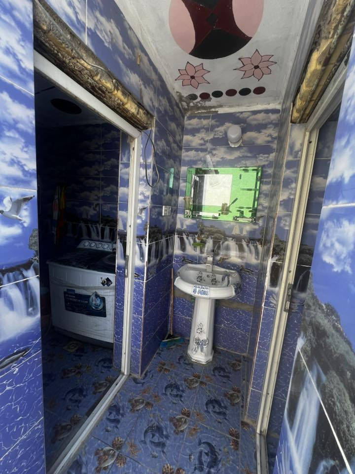 سلام عليكم بيت مساحه 264 حي المهندسين جهة الزراعي سند 25 يتكون من غرفتين وهول وبراني ومطبخ مجمع صحيات ومخزن صغير  وغرفه تاسيس فقط بناء طابوق عگادة السعر الاتصال على الرقم ***********
