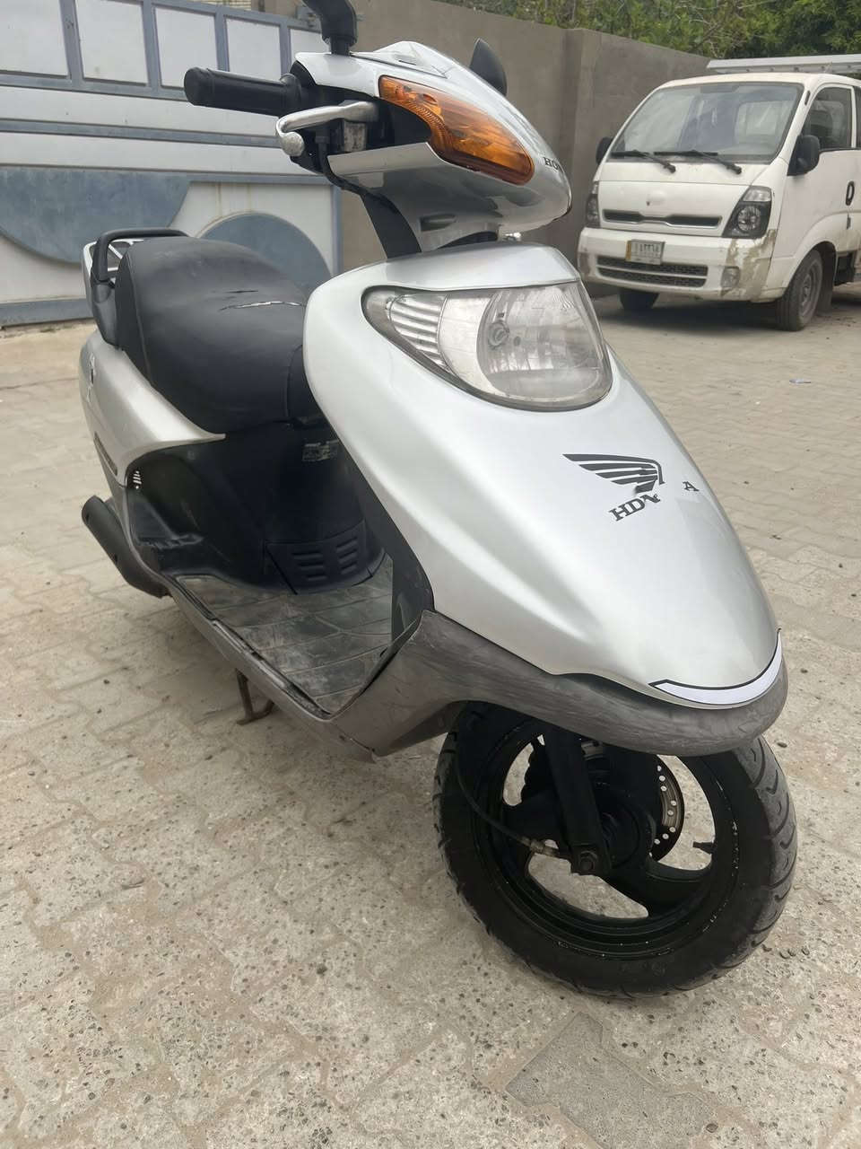 السلام عليكم 
سبيسي للبيع دراجه بلاديه نضيفه مابيها نواقص محرك ناعم كهربائياتها كلها شغاله نكره سلف بكل وقت يرادلها فقط باتري السعر 500 وبيها مجال مكاني الاعظميه رقمي ***********
