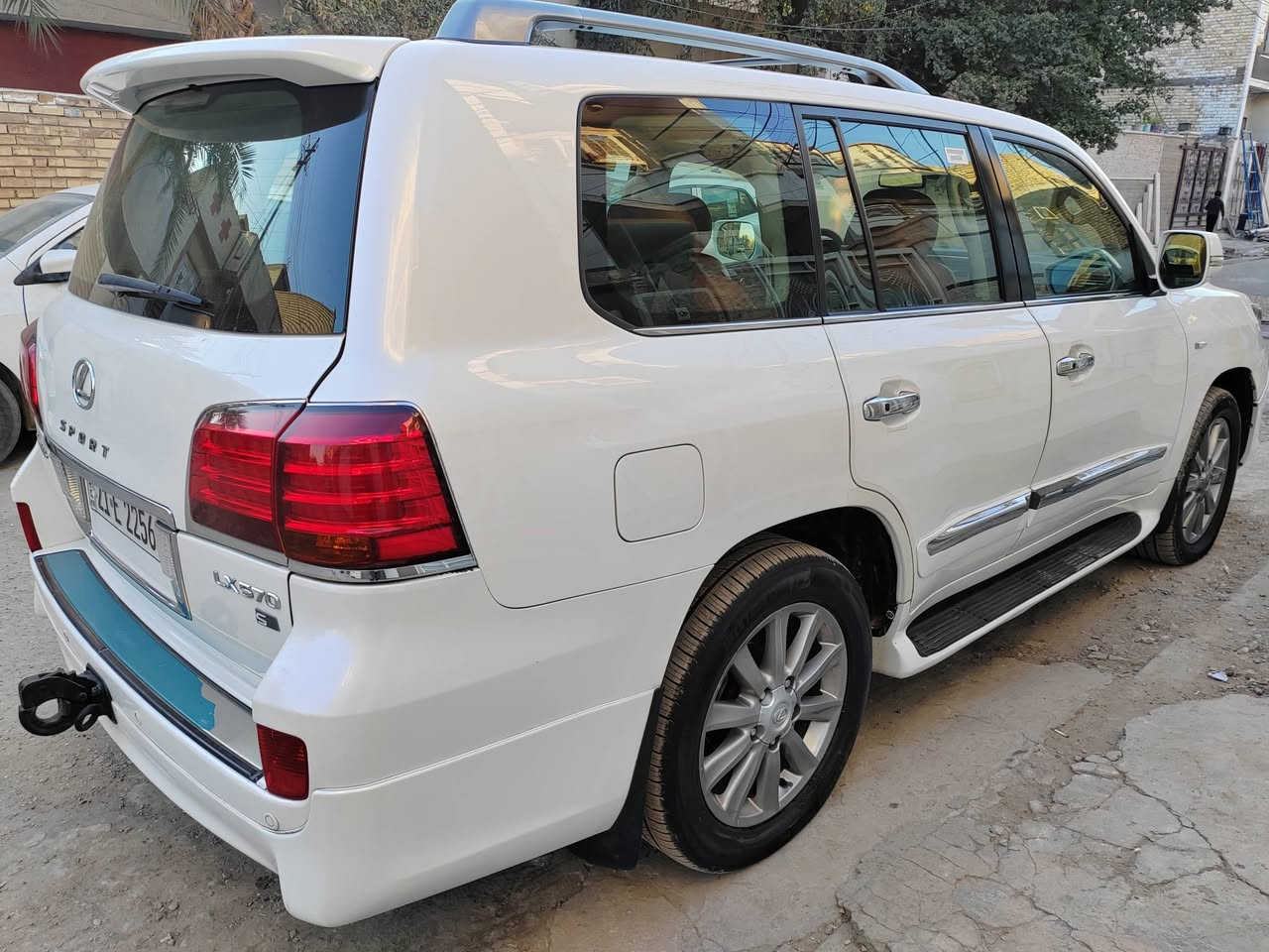 لكزز ٢٠١١ بريم بلادية  مكفولة حته من الشخط بدون اي رصعة  ماشية ١٦٠ محرك كير بلادي مملعوب بيهن   بيها جوة تريشة  الباب خلف الصدر صبغ فقط الكفر الجوة مال الدعامية الخلفية صبغ والدعامية الامامية مبدلة بدعامية بلادية   جديدة بمعنى الكلمة معروفة مواصفات اللكزز الفول جكات شغالة كل دكمها شغالة مابيها اي نواقص رقم سليمانية بسمي سنوية جديدة هزة مساقطة تخم تاير جديد مكاني بغداد حي اور السعر ٣٢٠... ***********
