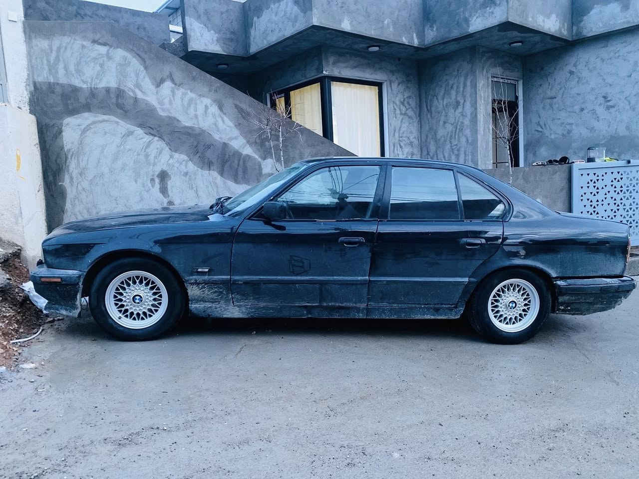 سةلاموعةليك بئيم ٥٢٥بؤ فرؤشتن مؤديل ١٩٩٣گيرتؤماتيك ئارةم هةولير سوباس بؤ خوا بي مةسروفة جوار جامكارةبا تةبريت سارد و گةرمي بةشةرةت جوار تايي و ويلي لؤكي لةسةرة دةعام و ليدارةي نية سةيارةكة بي مةسروفة تةنها دةعامي دواوةوةي شكاوة 
لةگةل ريزةم ئةگةر موشتةرةي نيت سةرمان مةيةشينة
نرخي تةنها ٣٥ومةعمةلةيةكي برايانة
***********واتساب و فايبةريشي لةسةرة
