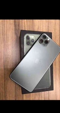 ايفون 11 برو ماكس  البطاريه : 100 السعر 250 الجهاز وتر بروف مامفتوح اب...