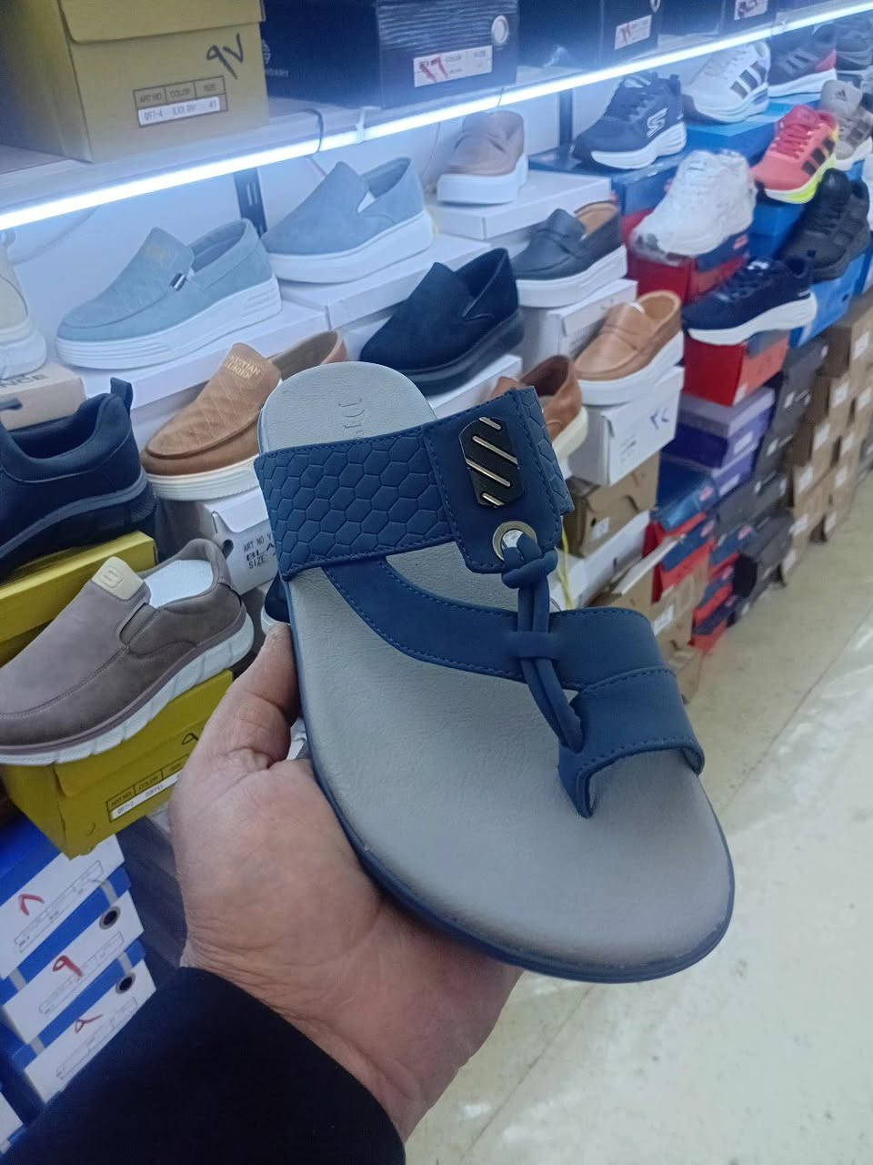 شحاطات تركي اصلي ضمان
ما عجبك يرجع مع المندوب
السعر 15 الف فقط
الحجم الخاص بـ 20 الف


**إذا كنت صاحب هذا الإعلان وتريد حذفه لأي سبب، رجاءا أرسل رسالة إلى الدعم الفني**