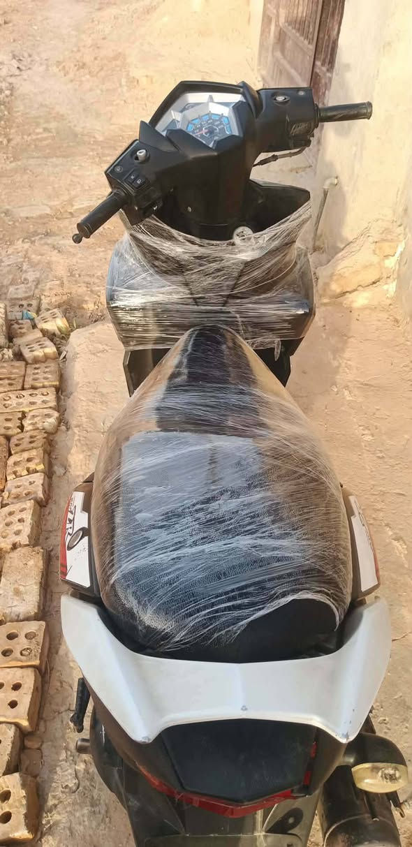 سلام عليكم شباب دراجه سكنس لبيع اوراق كامله محرك مكفول لا تنقيص ولا تبخير عنوان النهروان ***********  سعر 400 وبيهه مجال متوازي عله بيعتهه
