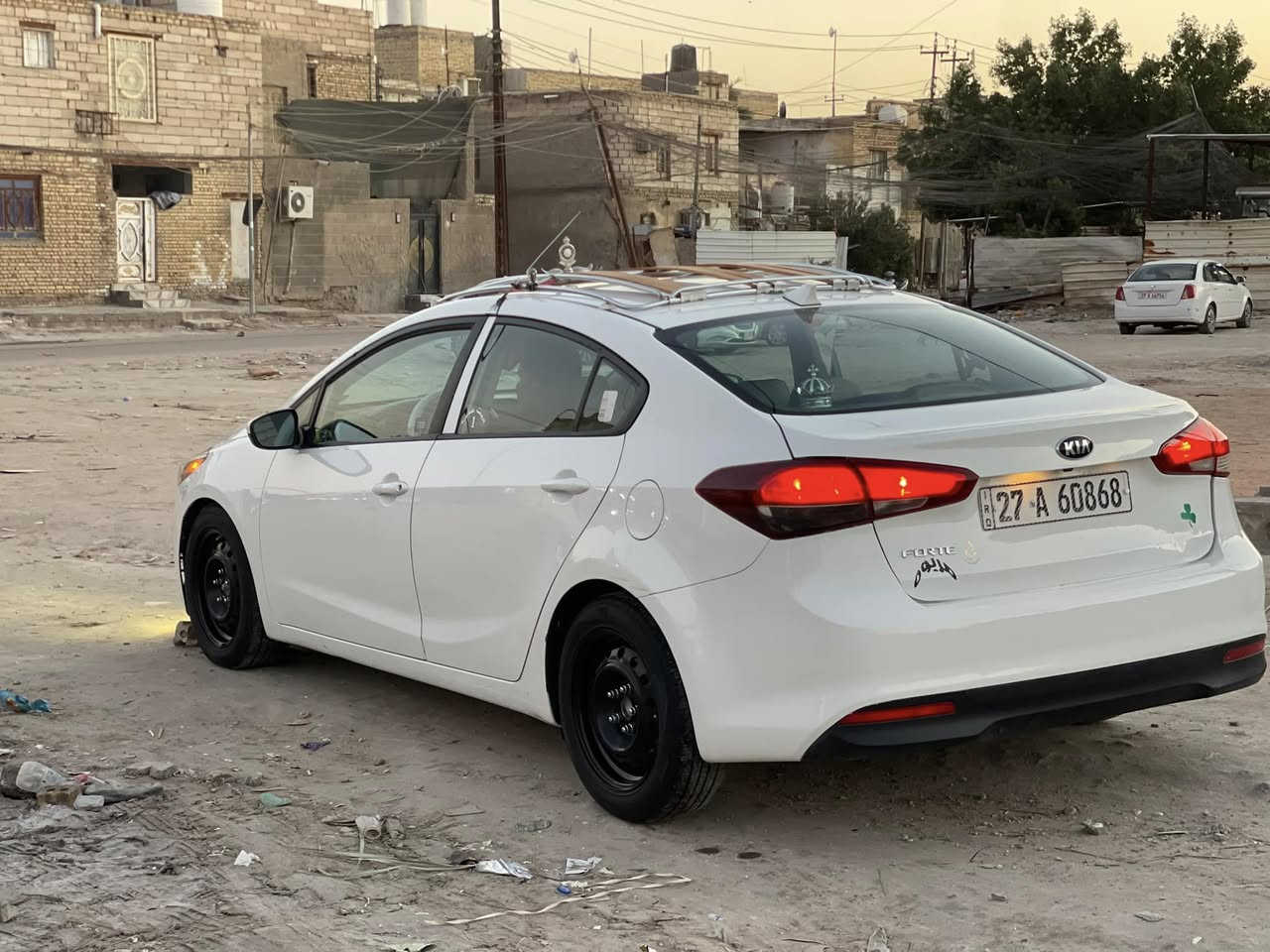 السلام عليكم فورتي مديل 2017 بسمي تحويل ثاني يوم سياره جاهزه كير مكينه تبريد تدفه حداديه تخم تاير جديد دوشمه سياره جاهزه الخير  تايرك وين  ماتريد بيه صبغ فقط باب سايق والي وره بدون حادث شراي بيك خير وتدلل  مكاني ناصريه المركز سعر 125. 

‭0785 082 7233‬
