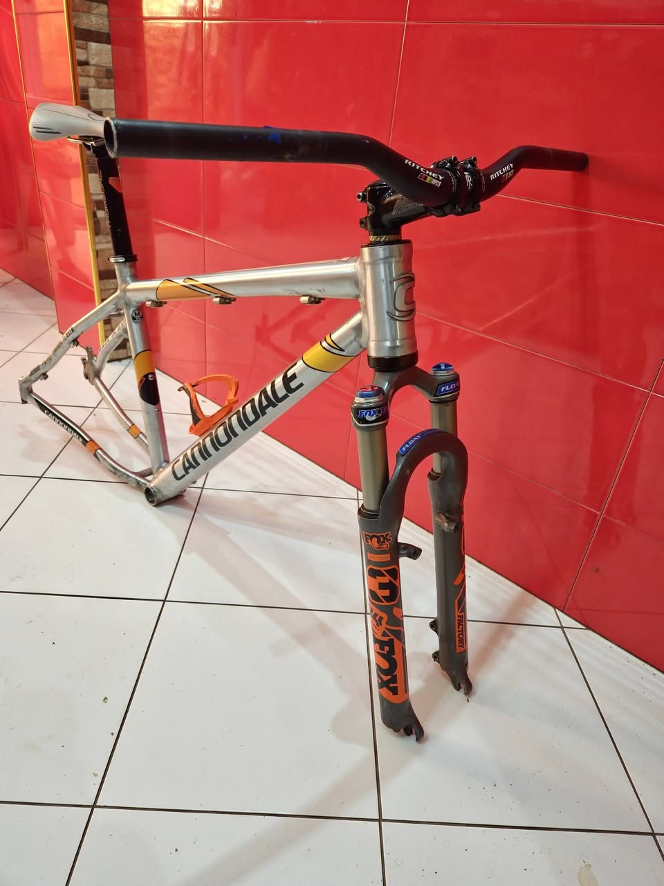 Cadre cannondal 26" trés bon état


**إذا كنت صاحب هذا الإعلان وتريد حذفه لأي سبب، رجاءا أرسل رسالة إلى الدعم الفني**